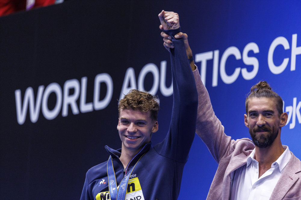 Michael Phelps, right, heralds Léon Marchand after the Frenchman now strained by the retired  American's coach Bob Bowman broke Phelps' World record in the 400IM at World Championships  (Photo by Patrick B. Kraemer / MAGICPBK)